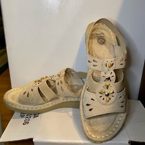 Earth Spirit sandals Like New size 7